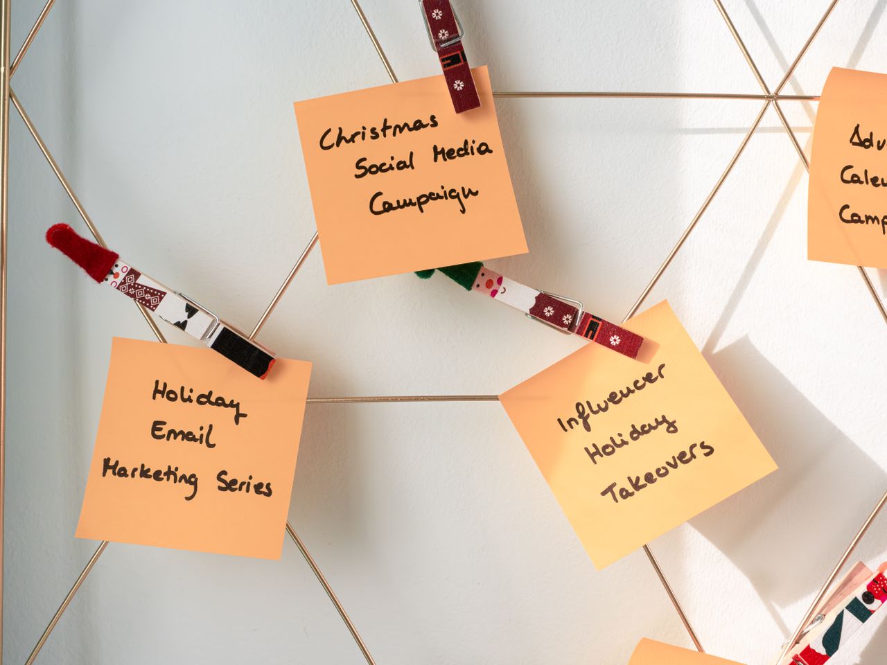 heros-img Sticky notes with holiday marketing ideas for Christmas social media and email campaigns.